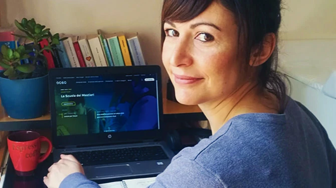 Una dipendente Acea in smart working