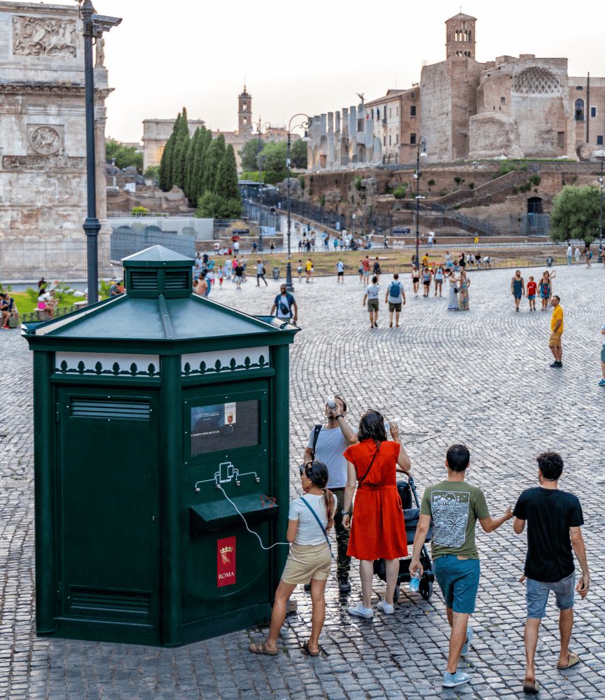 Una casa dell'acqua Acea nella città di Roma