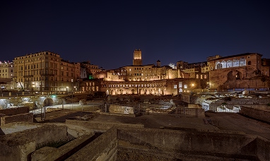 Illuminazione artistica del Foro di Augusto a Roma di notte