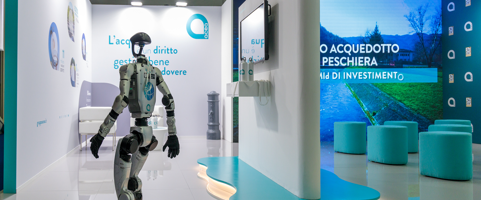 A robot in the Acea stand