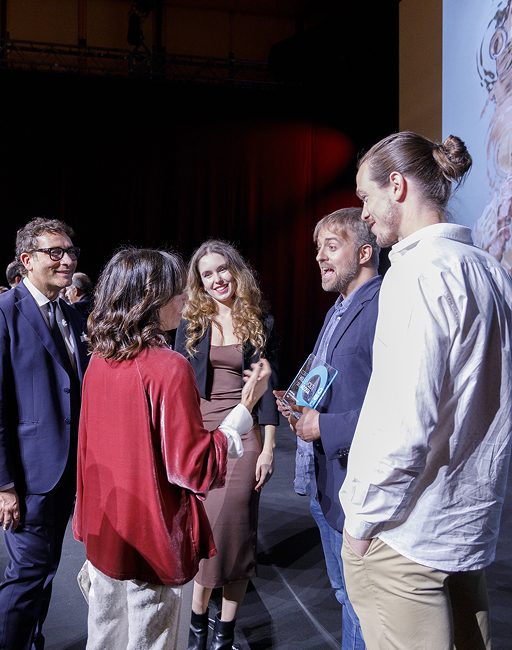 Barbara Marinali, Presidente Acea, con il team del cortometraggio "I Guardiani dell'Acqua",  vincitore dell'edizione 2025 del contest I Mille Volti dell'Acqua 