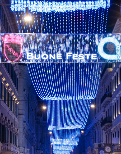 Il tappeto luminoso, parte delle luminarie di Acea per il Natale 2025, illumina Roma
