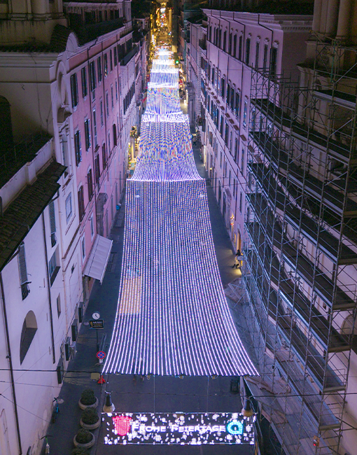 Il tappeto luminoso, parte delle luminarie di Acea per il Natale 2025, illumina Roma